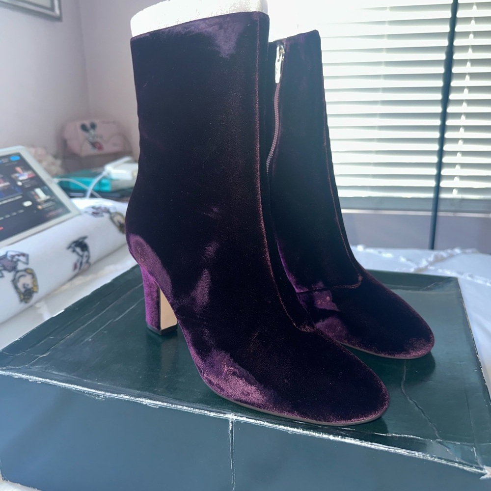 Lauren Ralph Lauren Velvet Ankle Boots in Purple